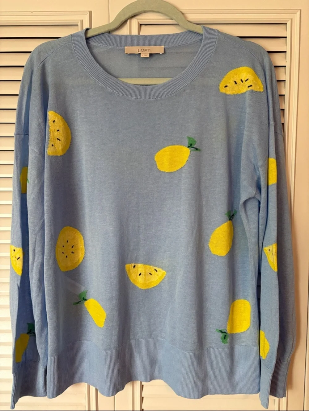 LOFT Lightweight Blue Sweater with Yellow Lemon Motifs Sz Large - Picture 2 of 6